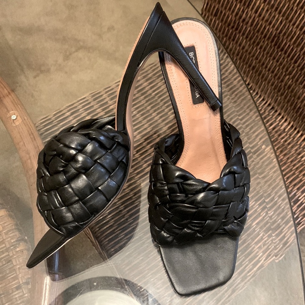 Gorgeous 🥰 pair of BCBG MaxAzria mules🔥